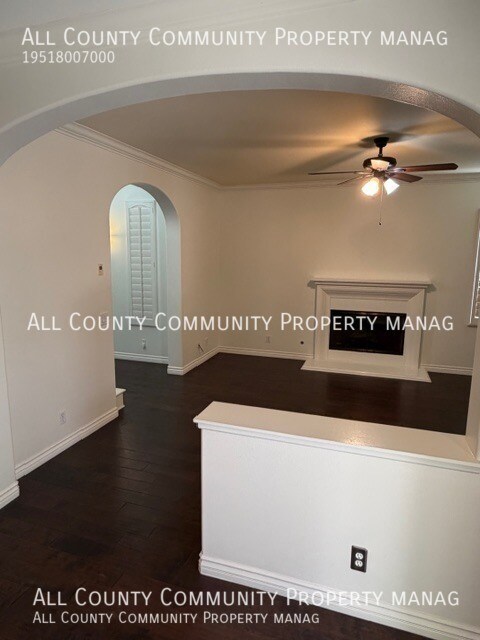 Building Photo - 70 Loganberry-