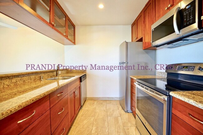 Building Photo - Top Floor Corner Unit with Mountain and Ba...