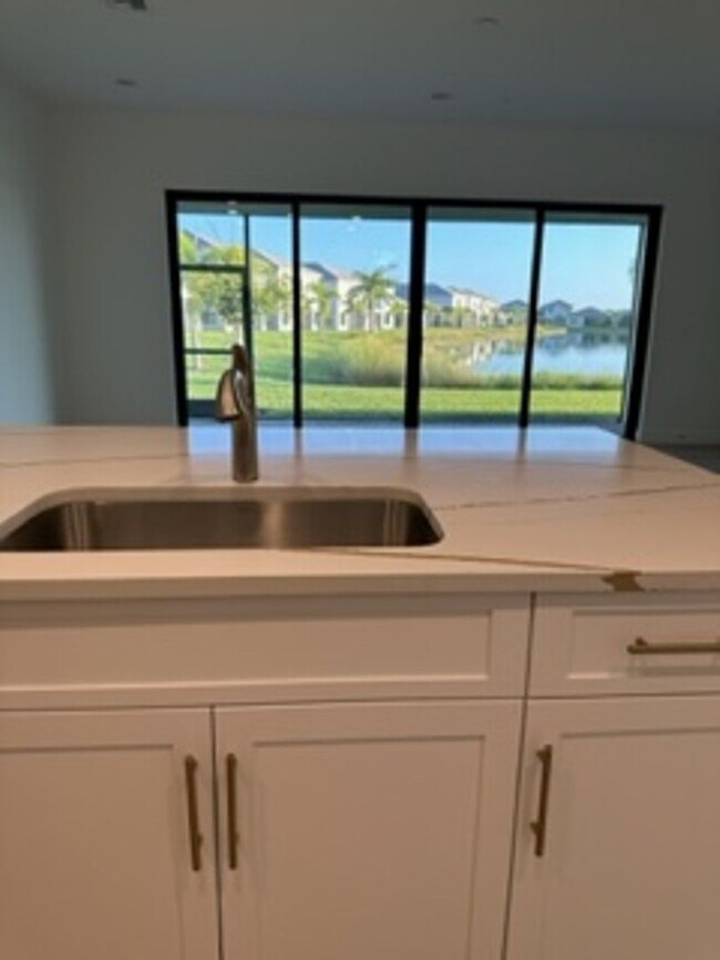 Foto del edificio - **BRAND NEW CONSTRUCTION HOME AND COMMUNIT...