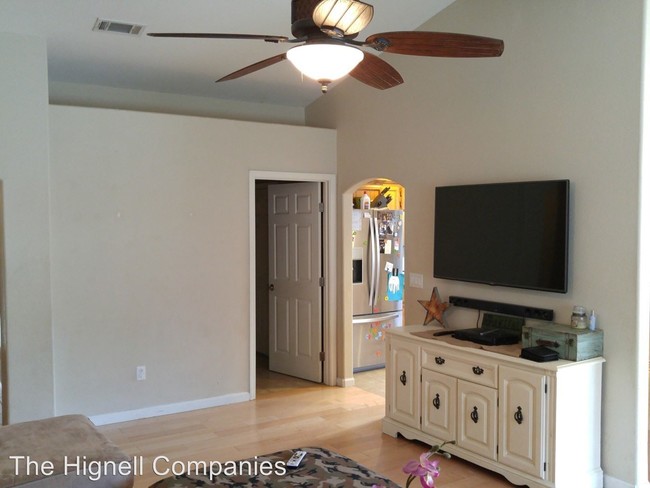 Building Photo - 2095 Deer Creek Rd