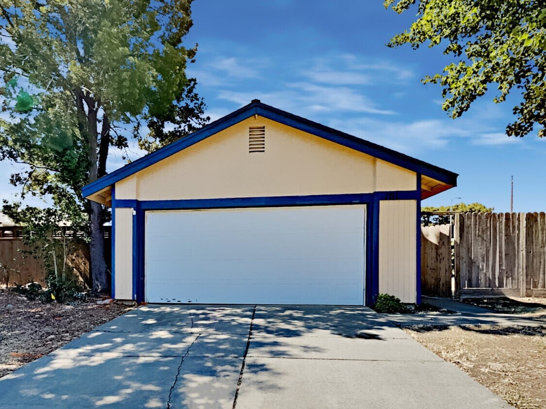 Primary Photo - 101 Cedar Rock Cir