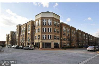 Building Photo - Beautiful two-bedroom, two-bath condo in t...
