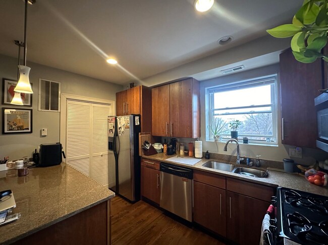 Foto del edificio - 4228 N Whipple St