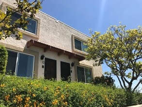 Building Photo - 5430 Linda Vista Rd