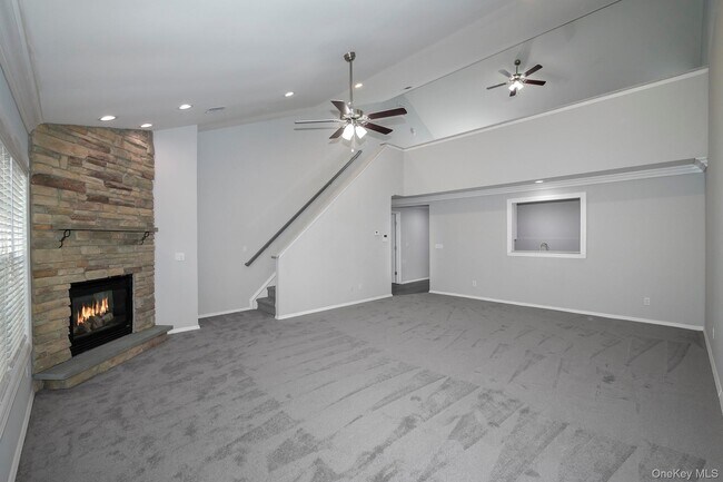 Building Photo - 82 Village Green Dr