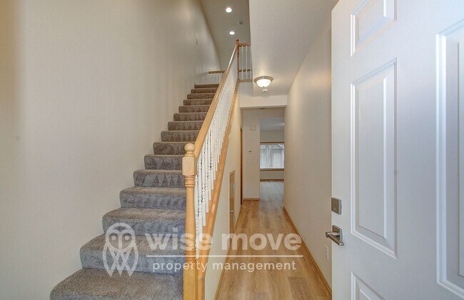 Foto del edificio - At Home in East Vancouver- 1/2 off First Month!