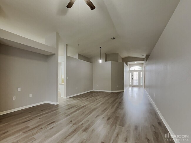 Building Photo - 7935 Fashion Loop