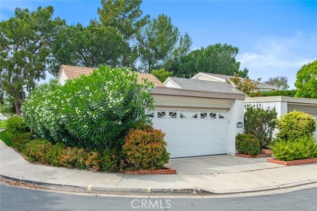 Foto del edificio - 4521 Green Tree Ln