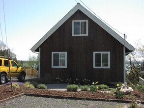 Building Photo - 5065 Fern St