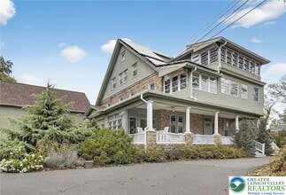 Building Photo - 313 Edgewood Dr