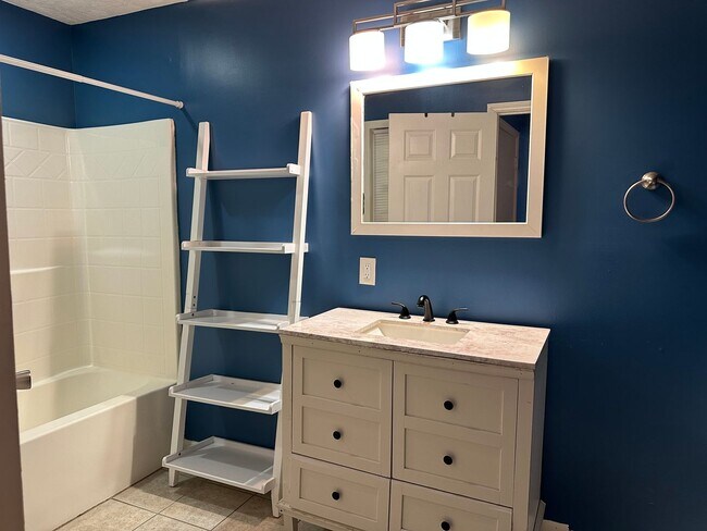 Foto del edificio - 2 Bedroom Duplex Near Ft. Bragg