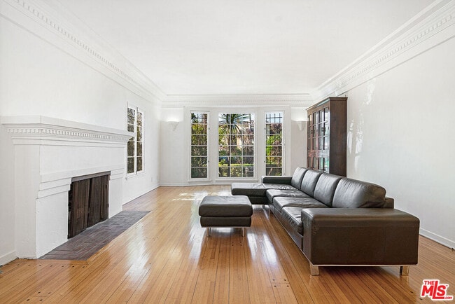 Building Photo - 1040 S Alfred St