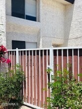 Building Photo - 1632 S River Dr