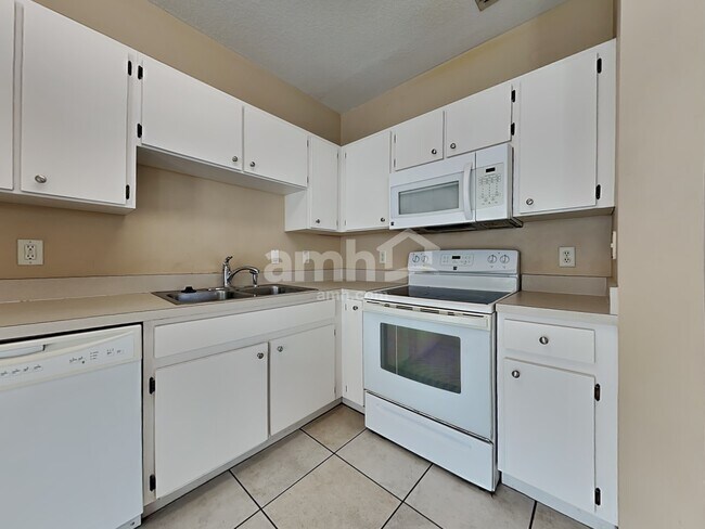 Foto del edificio - 1626 Mosaic Forest Dr
