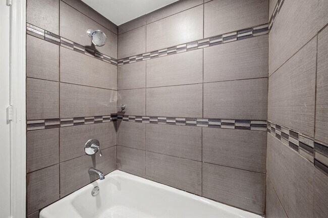 Foto del edificio - 9127 Valley Chapel Ln