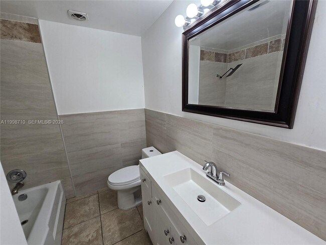 Foto del edificio - 812 SW 13th St