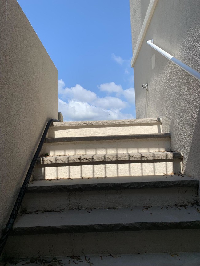 Building Photo - 709 7th Ave