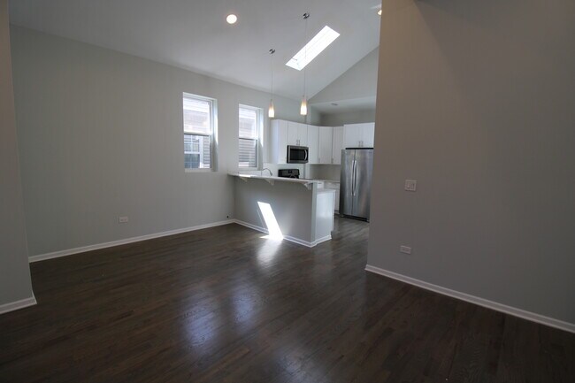 Building Photo - 712 N Willard Ct