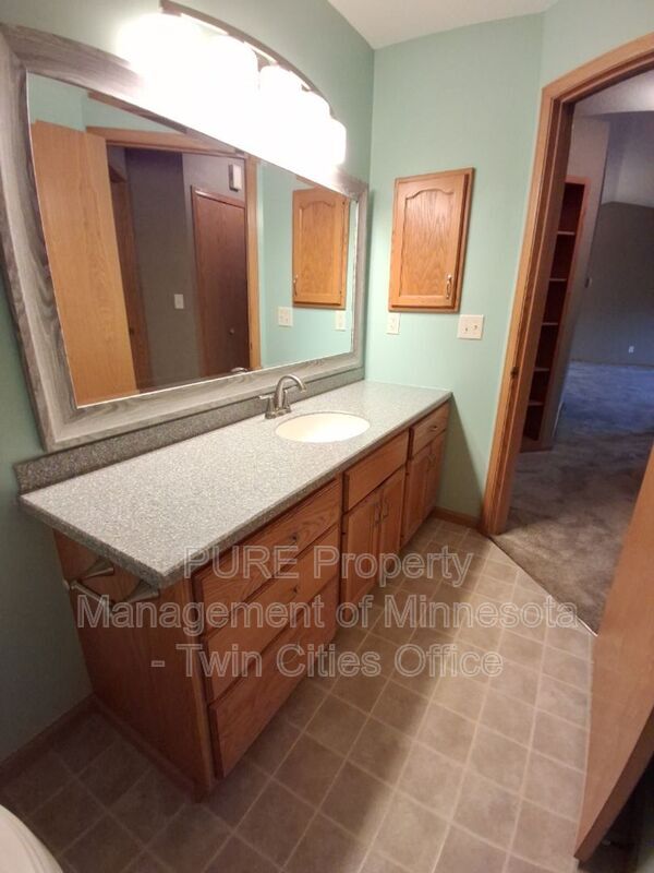 Building Photo - 141 Linden Rd