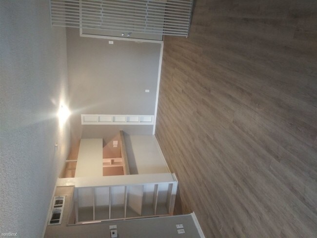 Building Photo - 1 br, 1 bath Apartment - Osprey Apartments