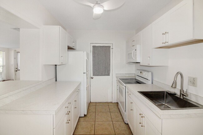 Foto del edificio - 1612 Larchwood Dr