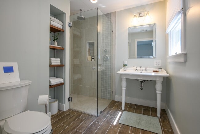 Baño principal - 147 Hemlock Rd