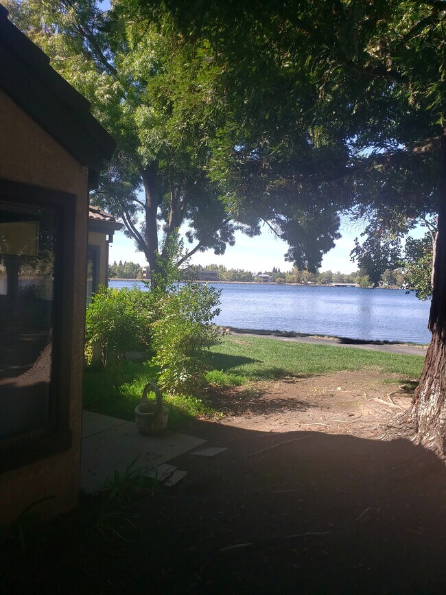 Foto del edificio - 13 Sierra Lakeside Ln