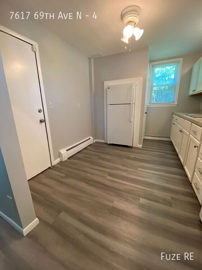 Foto del edificio - 7617 69th Ave N