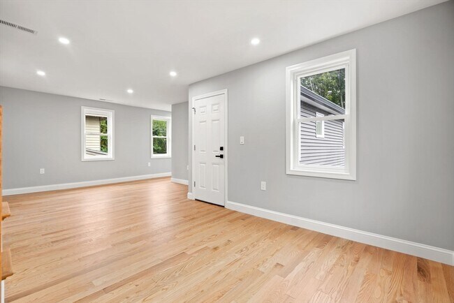 Building Photo - 37 Andover St