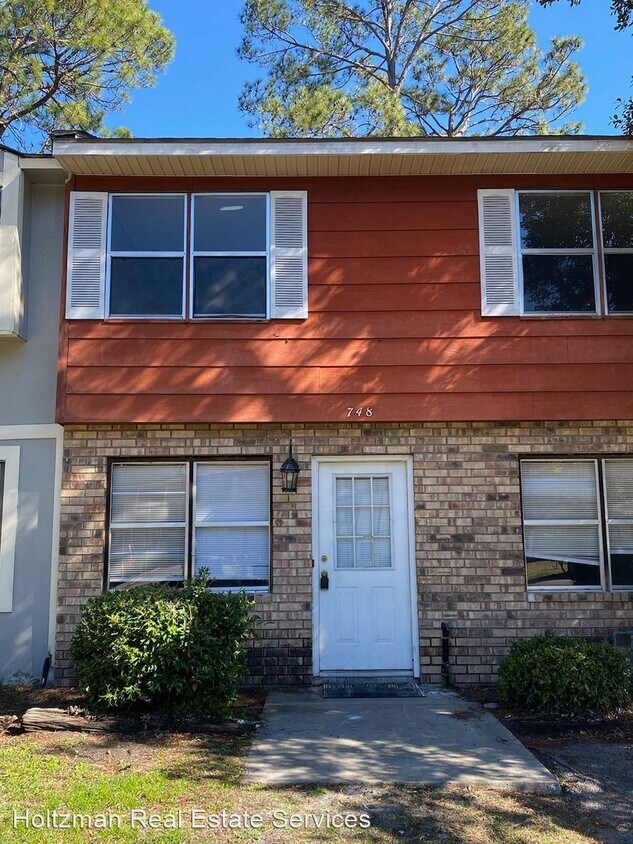 2 br, 1.5 bath House 748 Elaine Street House Rental in Hinesville