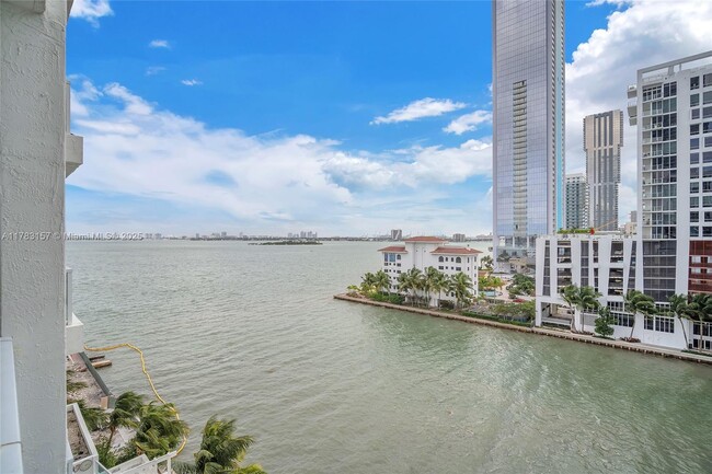 Foto del edificio - 500 NE 29th St