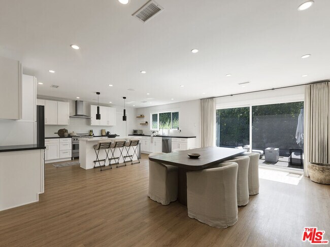 Foto del edificio - 13506 W Chandler Blvd