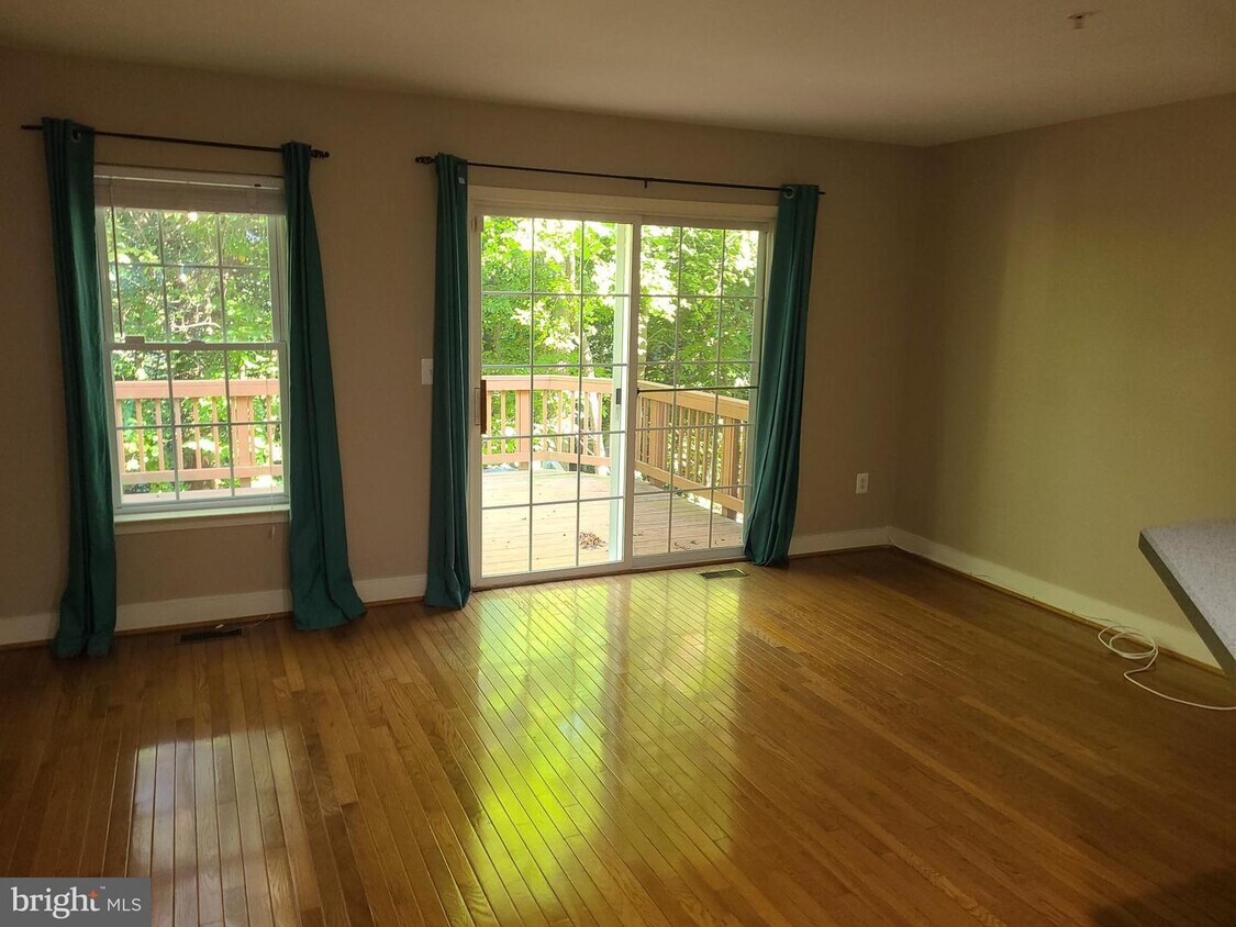 Primary Photo - 607 Bellerive Ct