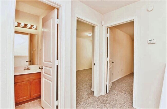 Foto del edificio - 16747 Libson Falls Dr