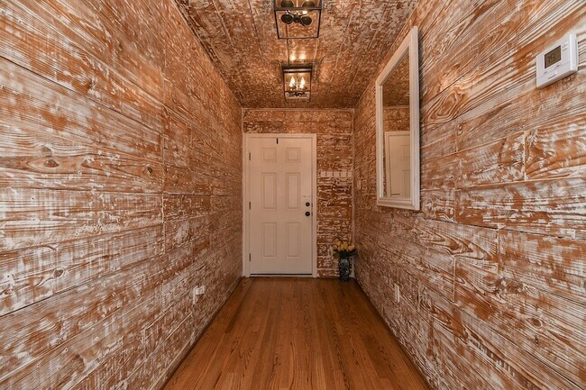 Foto del edificio - 311 E 35th St
