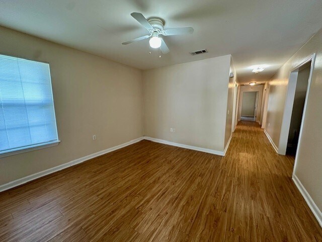 Foto del edificio - 5427 McClelland Dr