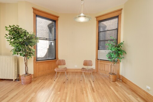 Building Photo - 4053 N Greenview Ave