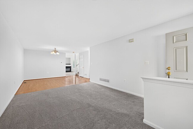Building Photo - 335 Wheatfield Cir