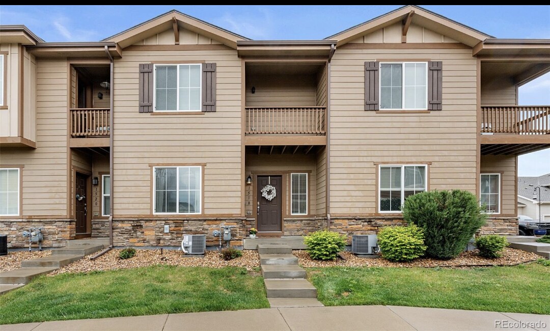 Primary Photo - Newer 3bdrm/2 1/2 bath townhome in the heart of Longmont!