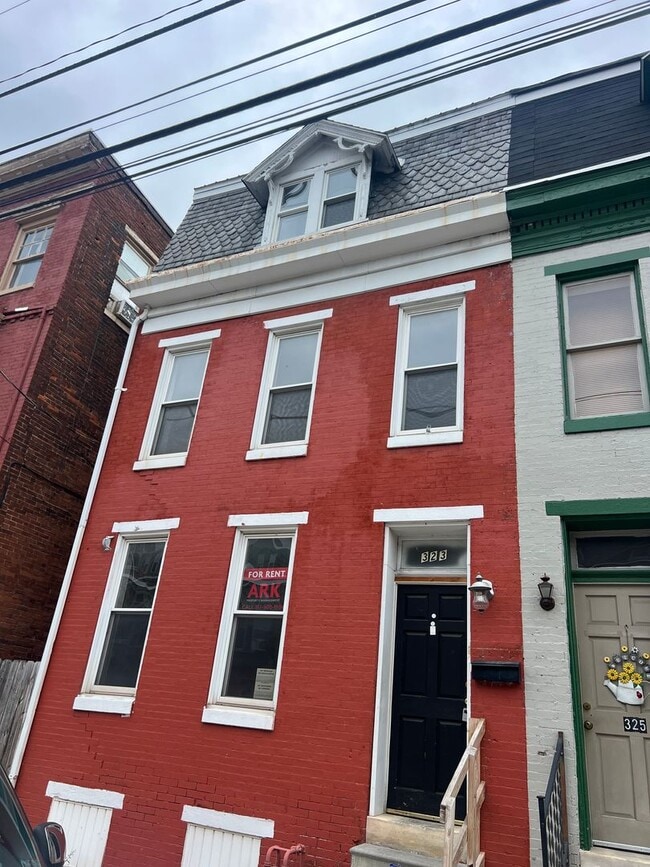 Building Photo - 323 E King St