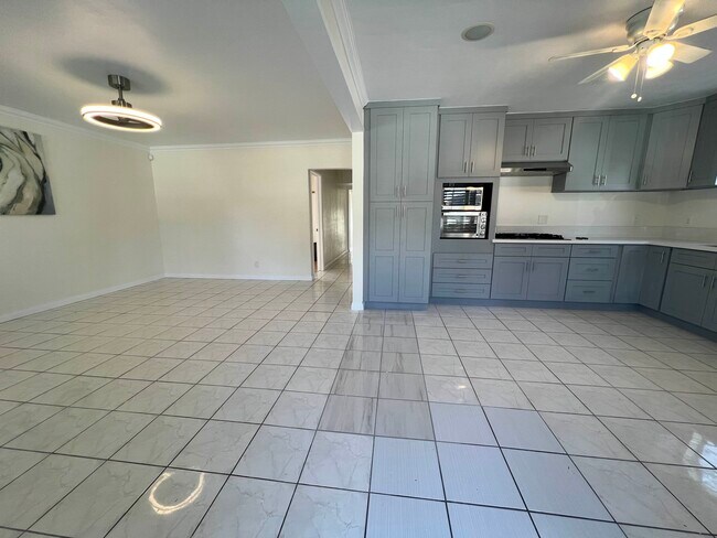 Foto del edificio - 14405 Kingsdale Ave