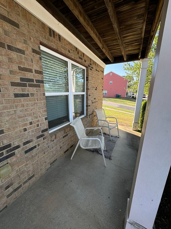 Foto del edificio - Awesome Standalone Townhouse at Bridgewater!