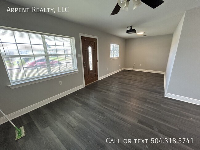 Building Photo - 2713 Volpe Dr