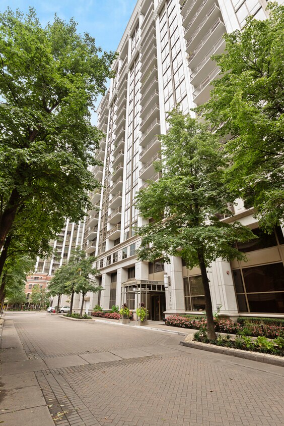 Foto principal - 1335 S Prairie Ave