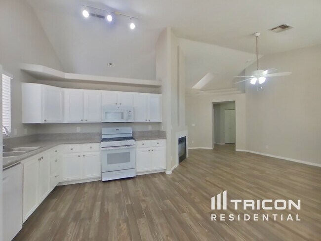 Foto del edificio - 523 Landra Ln