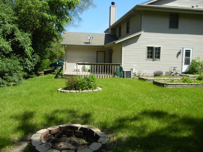 Backyard in Summer - 120 Hilly Oak Dr