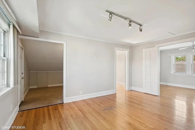 Foto del edificio - 2443 N Oak Park Ave
