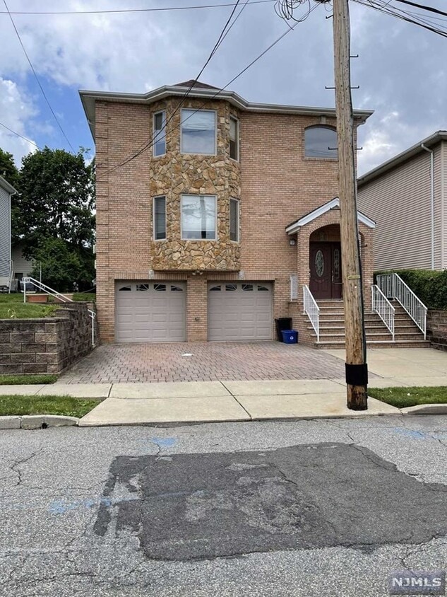 604 Madison St, Carlstadt, NJ 07072 Townhome Rentals in Carlstadt NJ