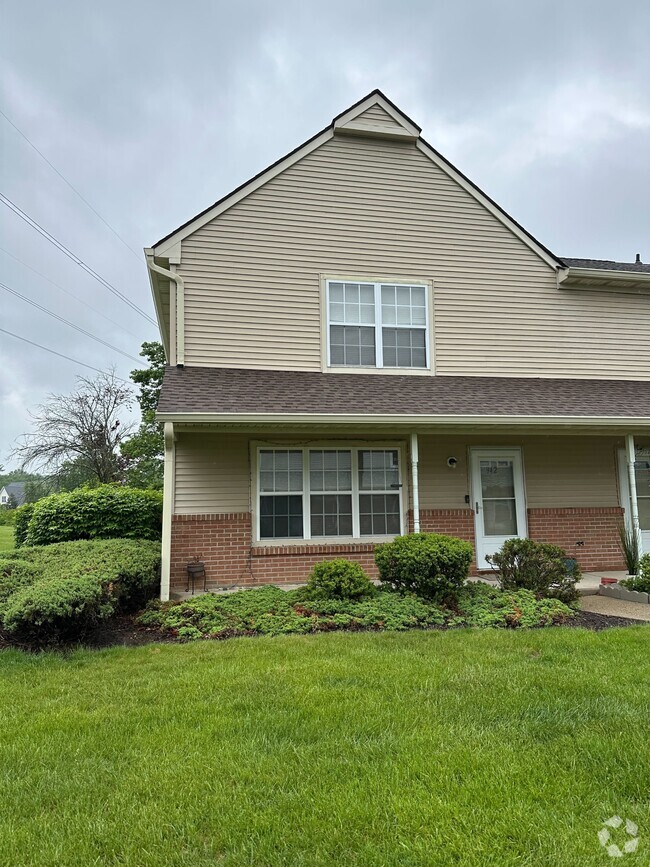 Building Photo - 942 Thomas Ave