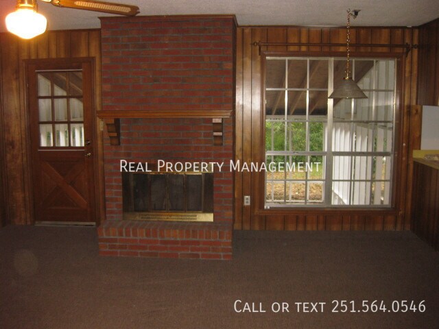 Building Photo - 1505 Deerwood Dr E